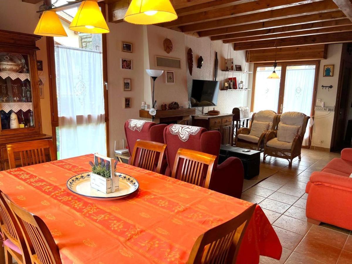 Casa Adosada Para Familias En Santa Leocadia Sainte-Léocadie エクステリア 写真