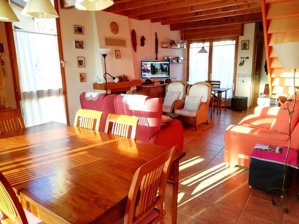 Casa Adosada Para Familias En Santa Leocadia Sainte-Léocadie エクステリア 写真